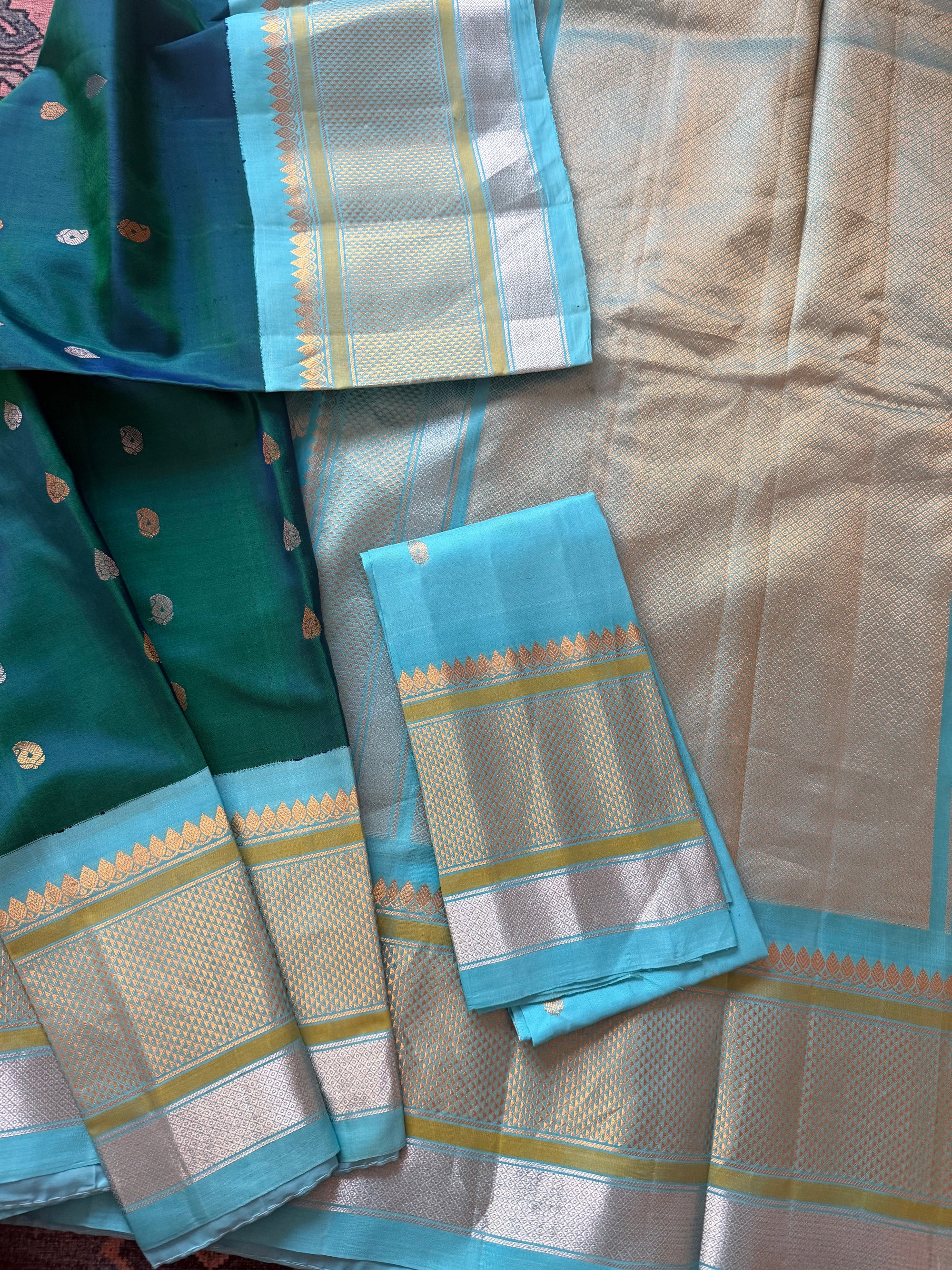 Kuttu Gadwal Silk : Peacock Green + Turquoise