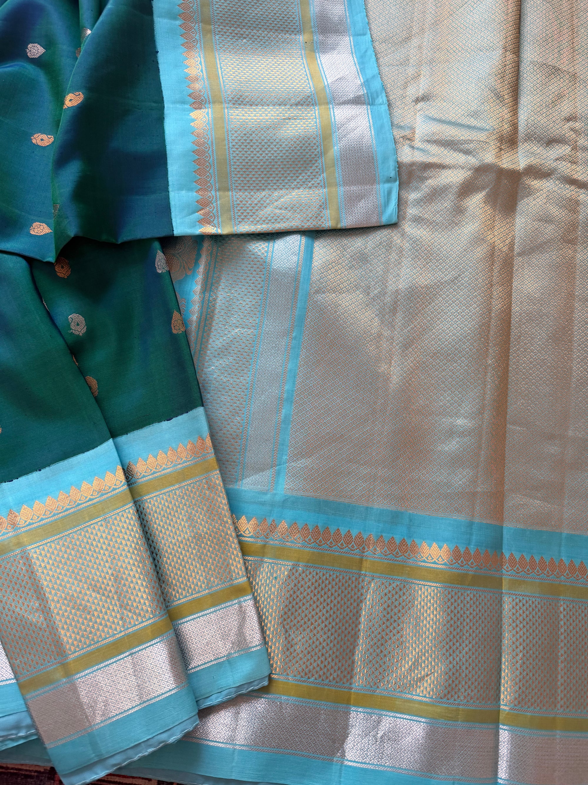 Kuttu Gadwal Silk : Peacock Green + Turquoise