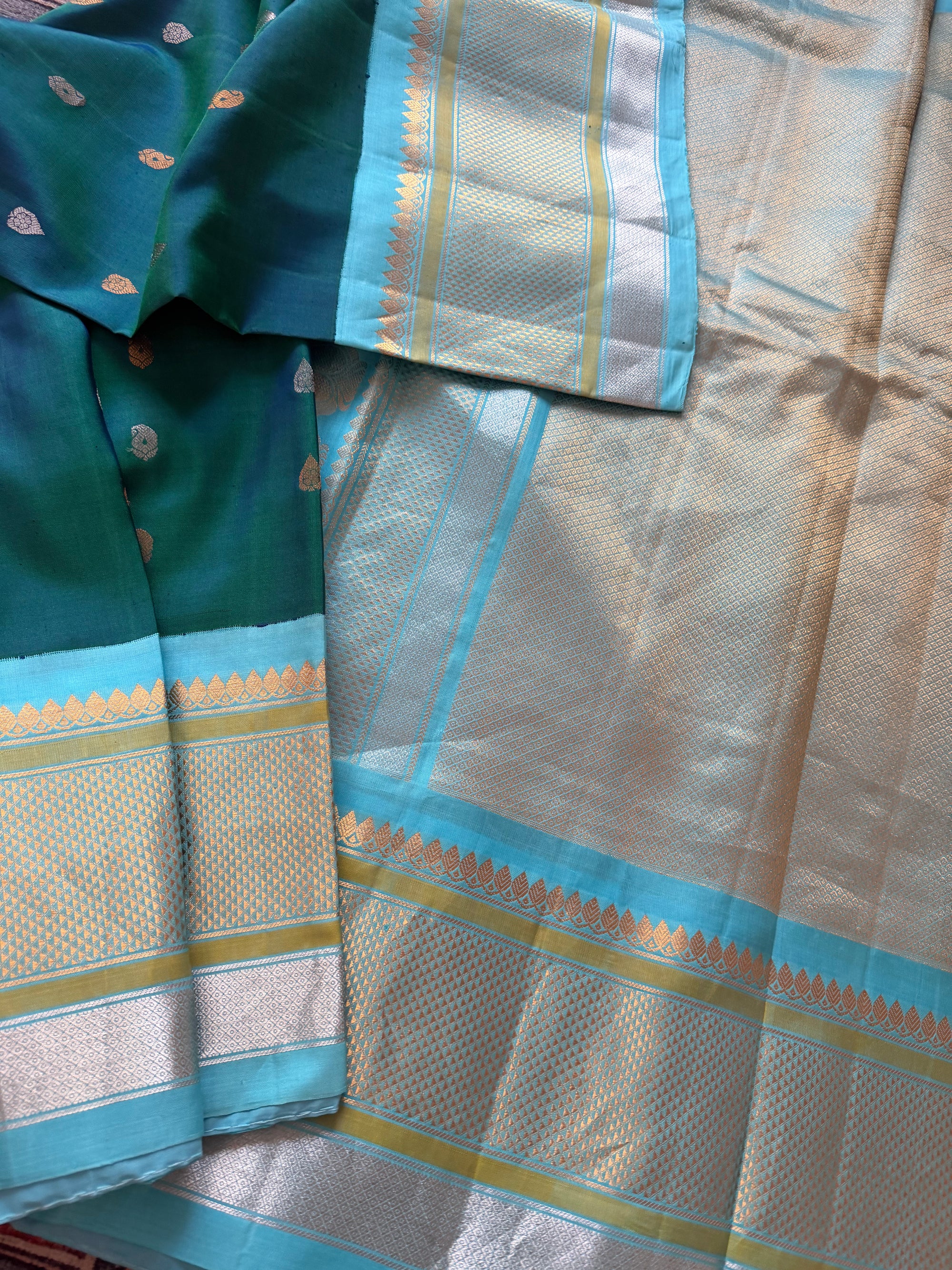 Kuttu Gadwal Silk : Peacock Green + Turquoise