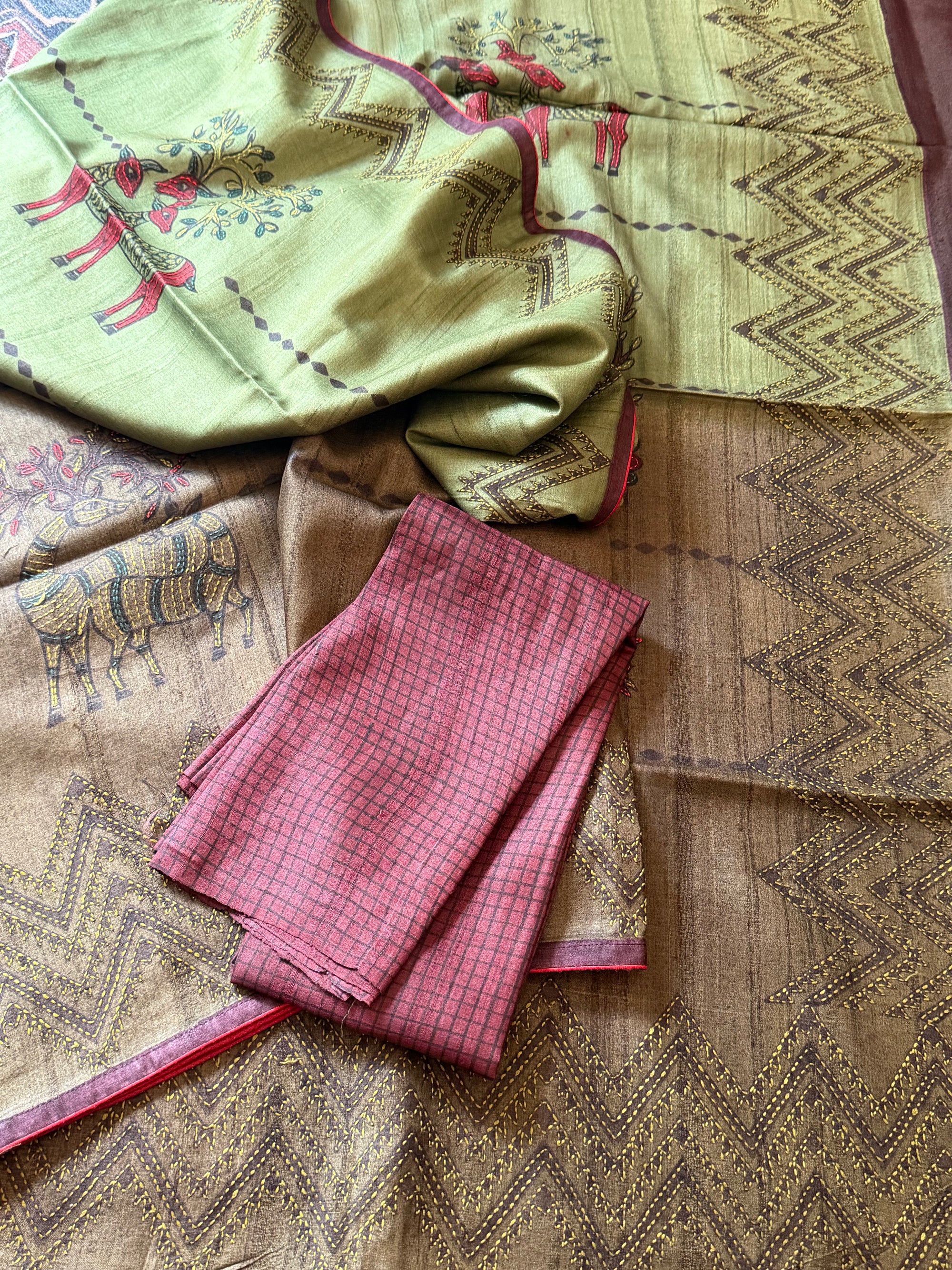 Kamaniya Kantha : Handcrafted Tussar