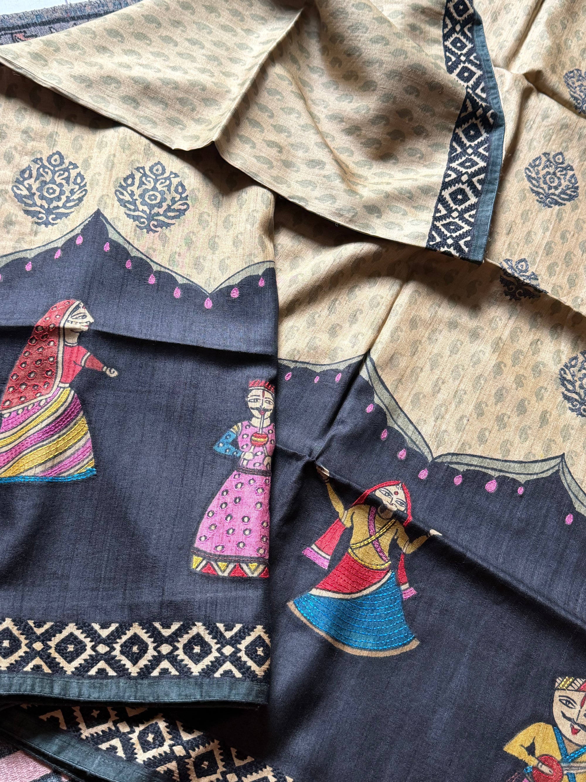 Kamaniya Kantha : Handcrafted Tussar