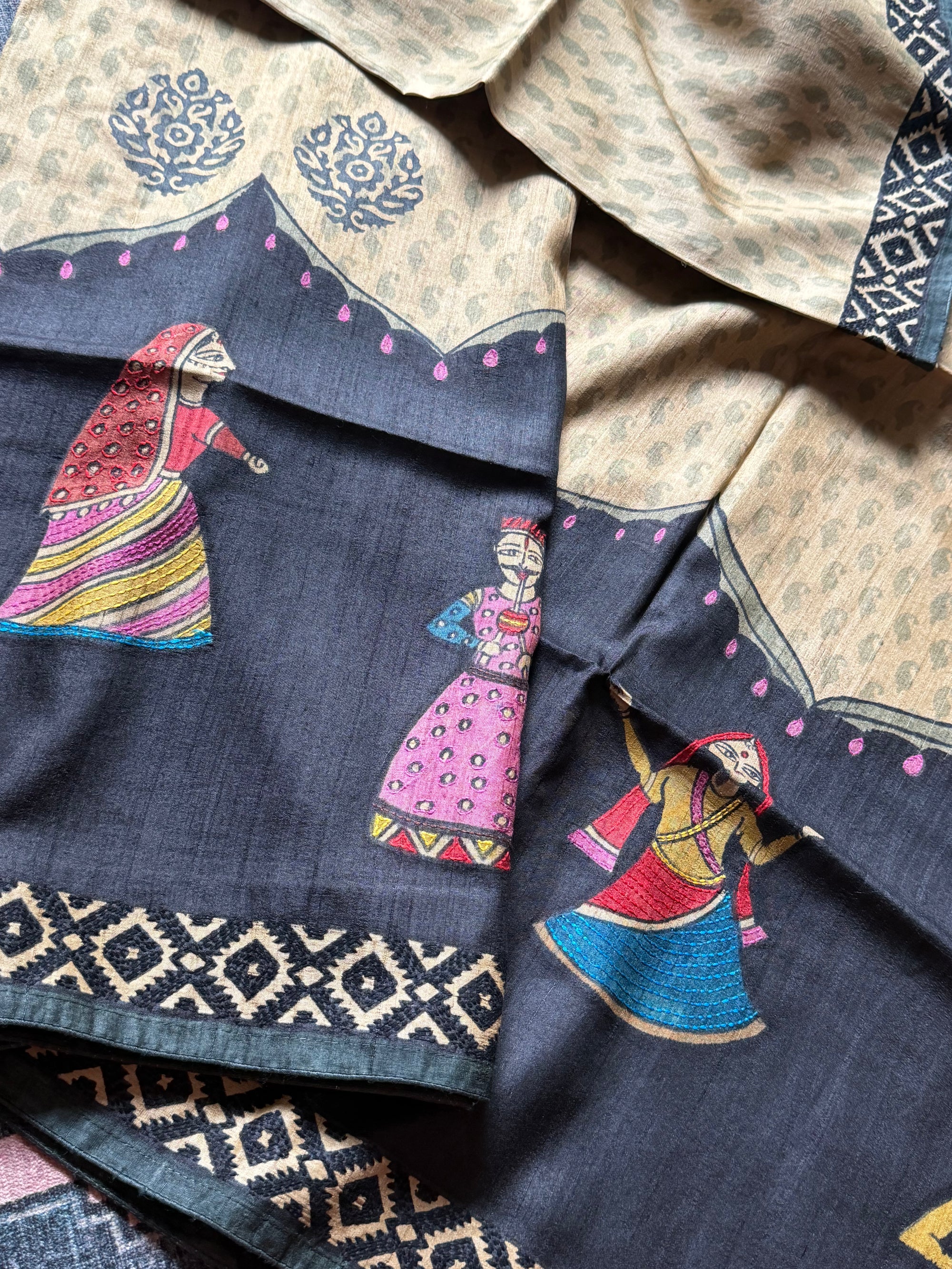 Kamaniya Kantha : Handcrafted Tussar