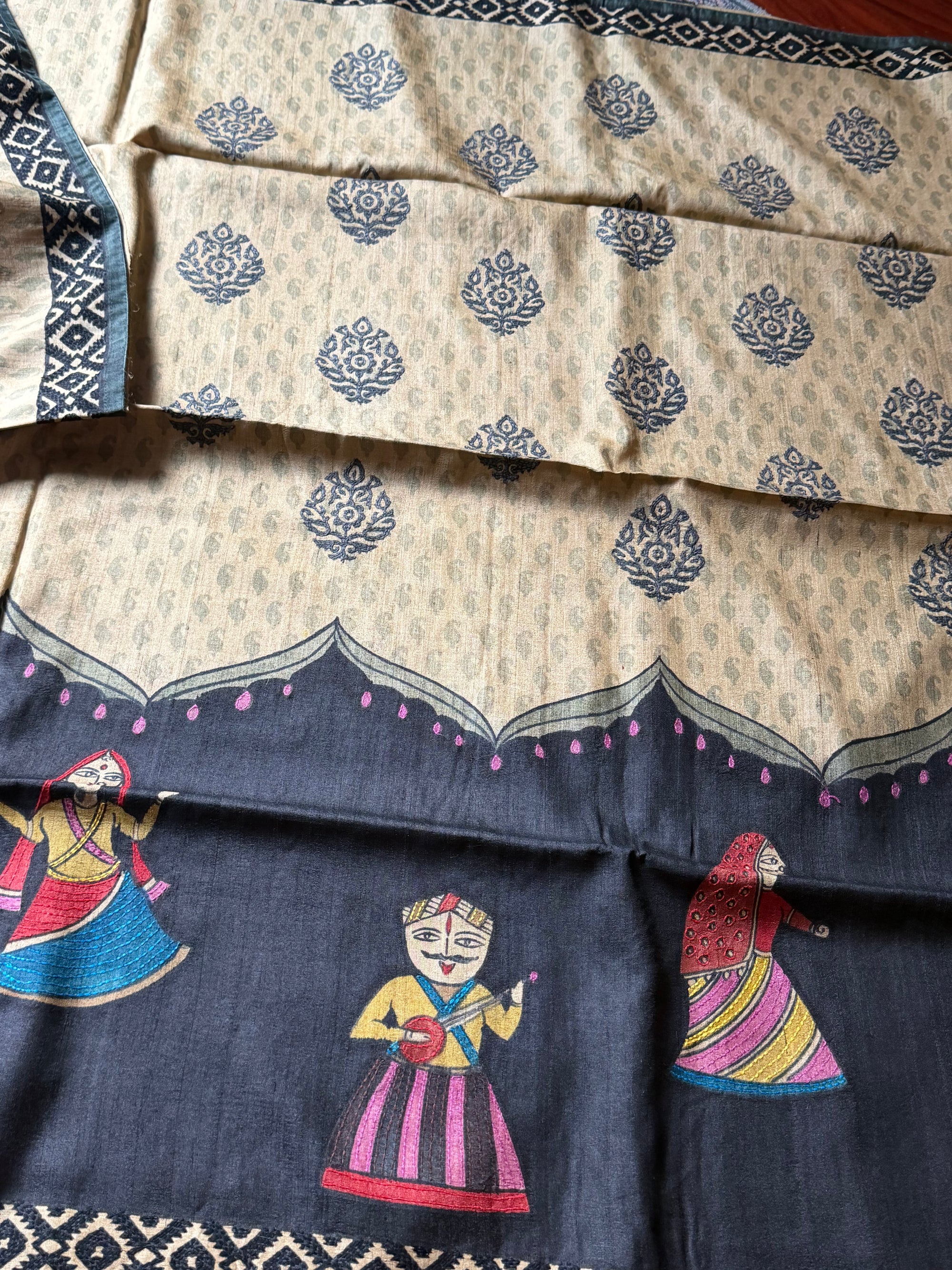 Kamaniya Kantha : Handcrafted Tussar
