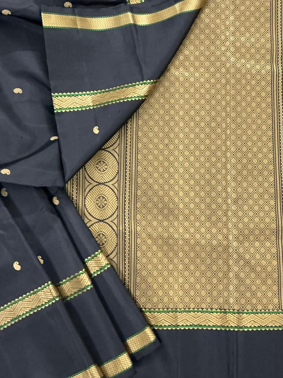 No Zari  Kanjivaram Silk : SELF BORDERS (Black)