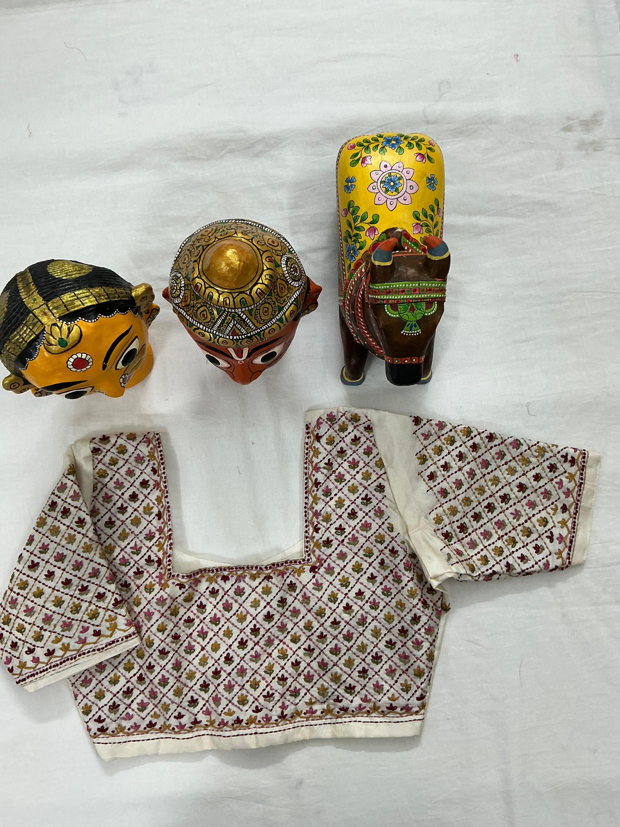 Handcrafted Ready to Wear Blouse : Tussar Kantha Embroidery (Ivory)