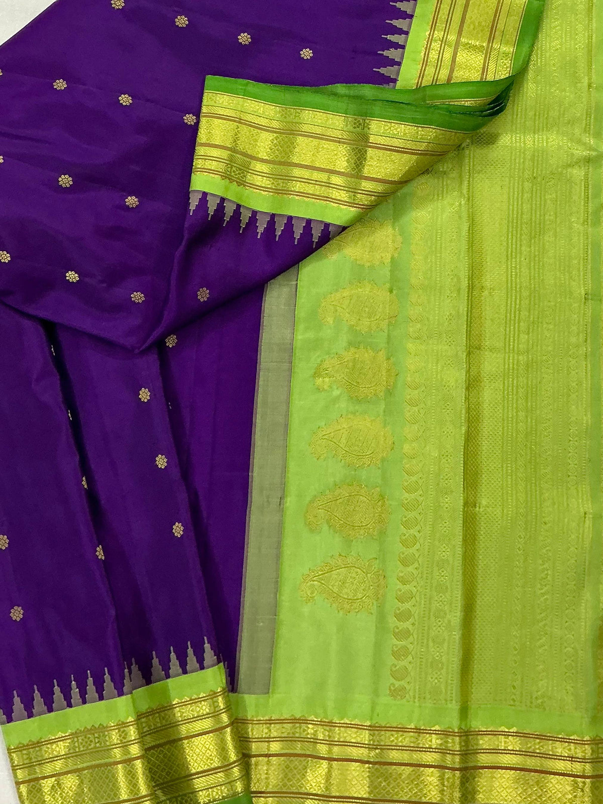 Kuttu Gadwal Silk