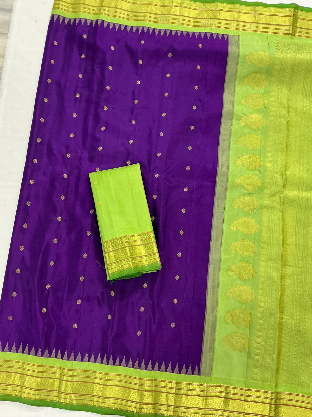 Kuttu Gadwal Silk