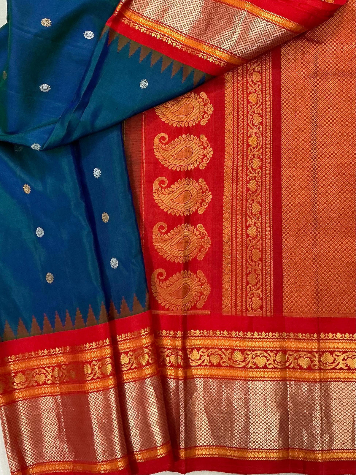 Kuttu Gadwal Silk