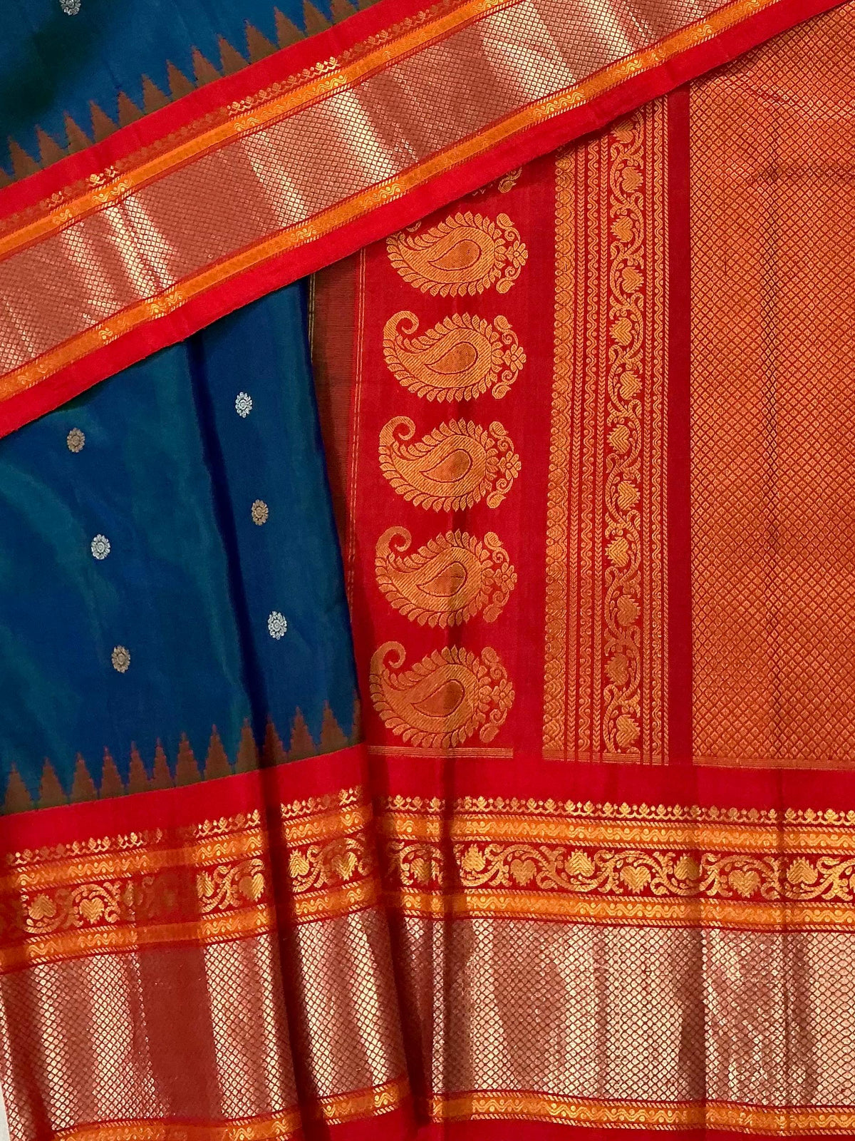 Kuttu Gadwal Silk