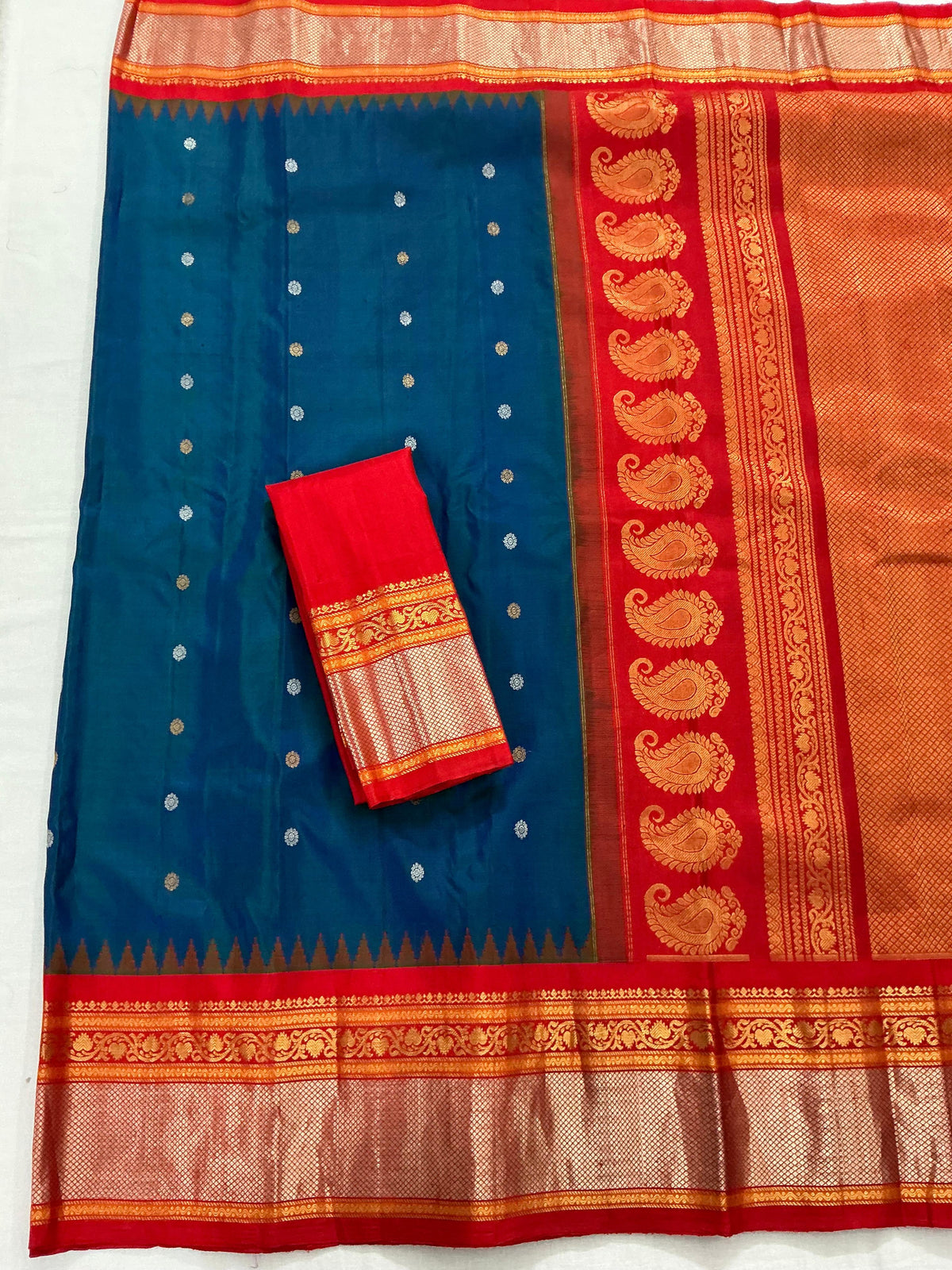 Kuttu Gadwal Silk