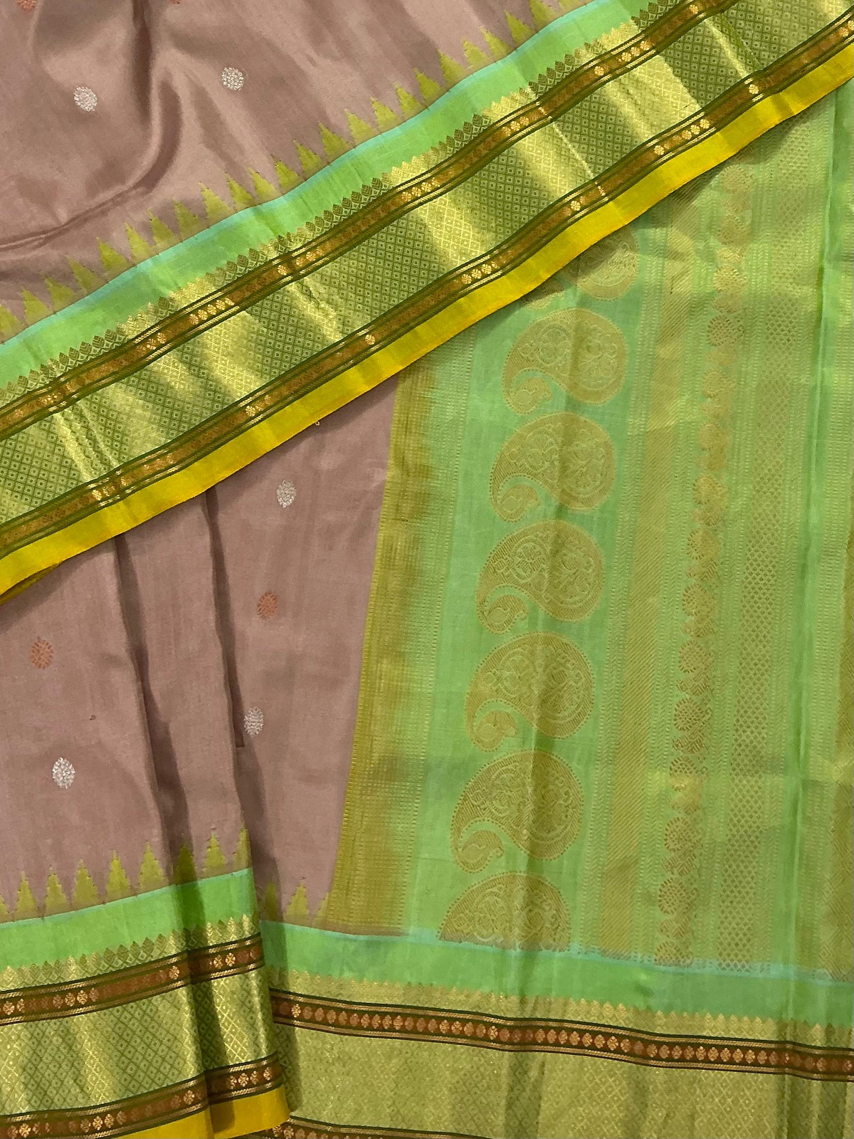 Kuttu Gadwal Silk