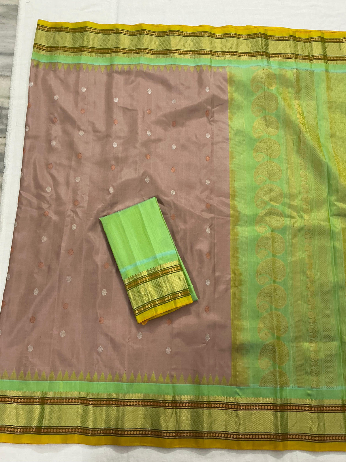 Kuttu Gadwal Silk