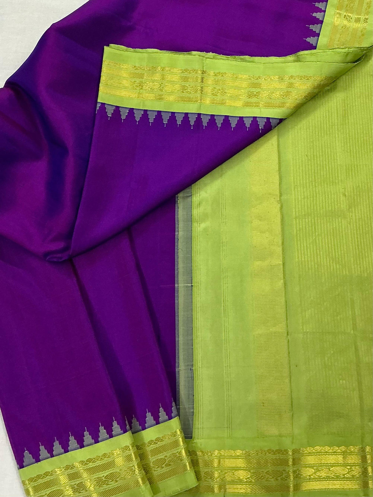 Kuttu Gadwal Silk