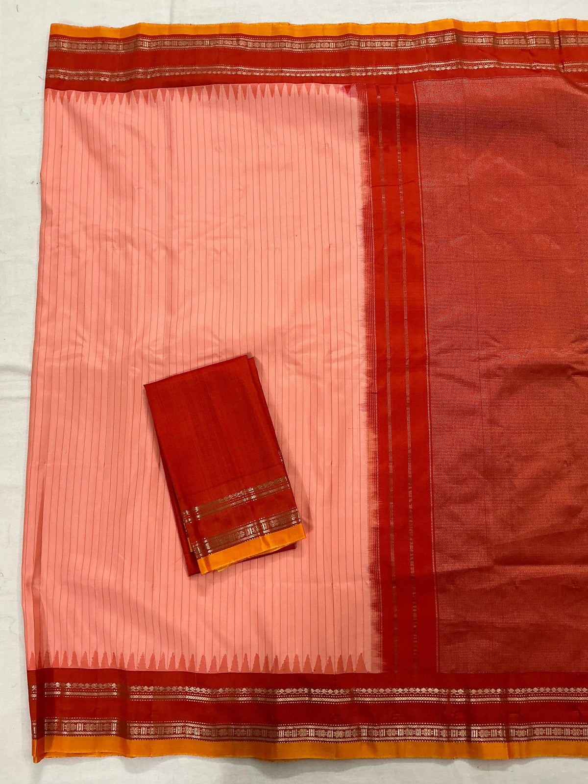 Kuttu Gadwal Silk
