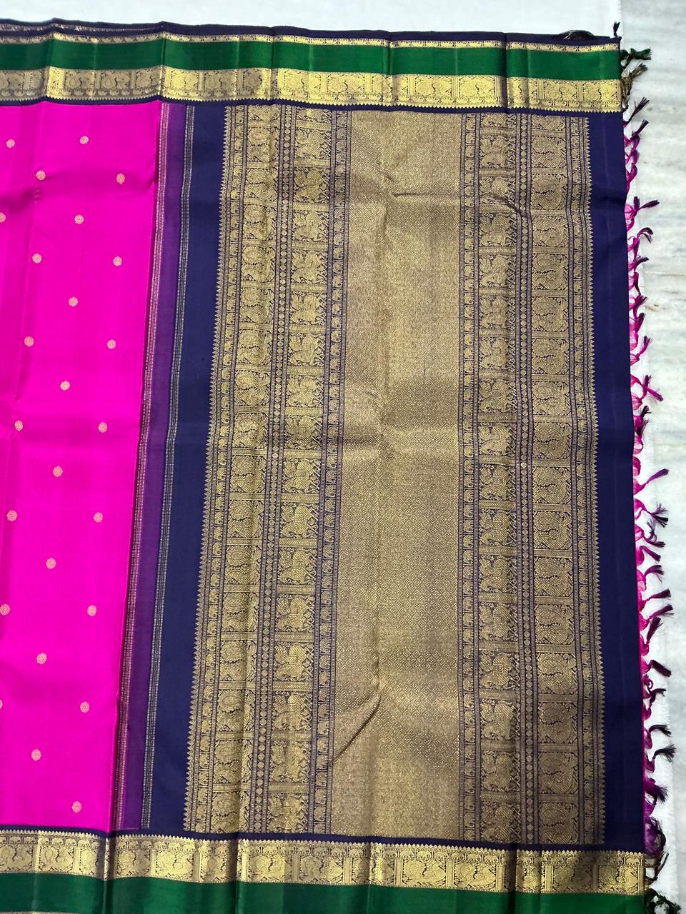 MYTHILI:   Korvai Kanjivaram Silk (Roja Poo Pink + Navy)