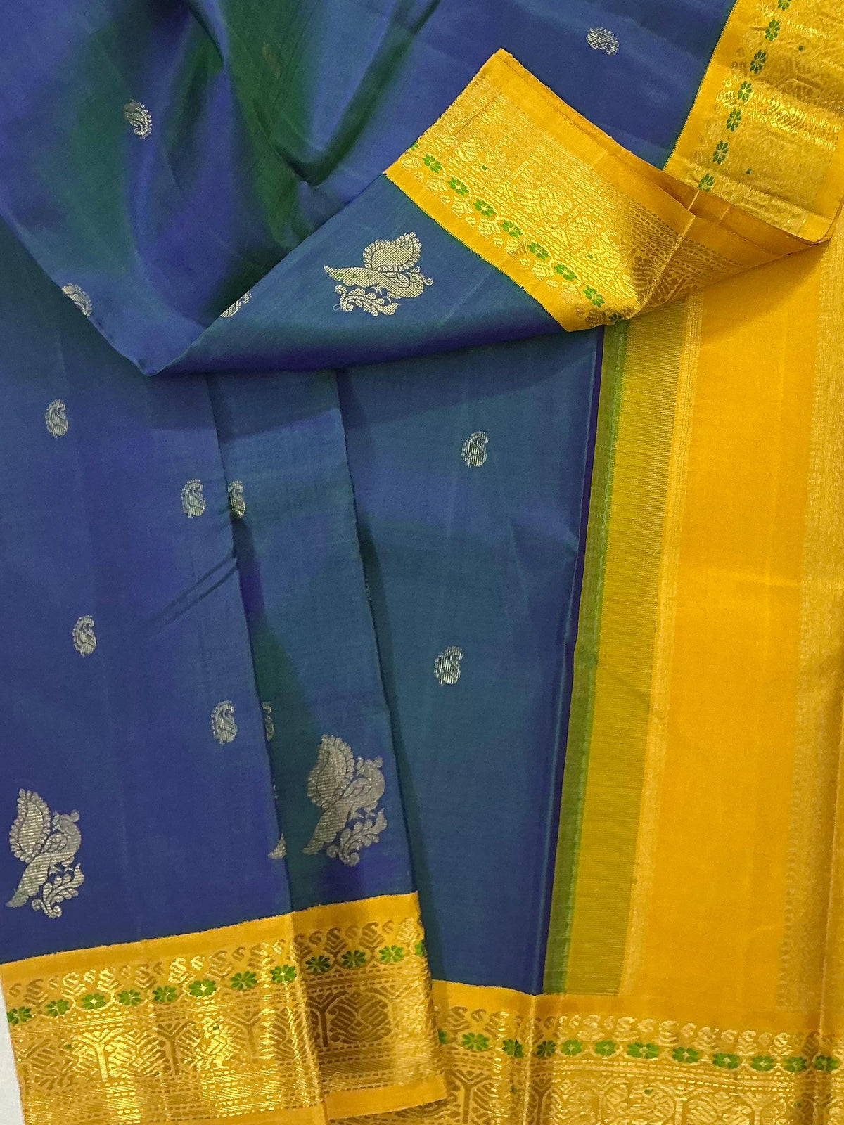 MYTHILI:   Korvai Kanjivaram Silk (Peacock Blue Beetu butta)