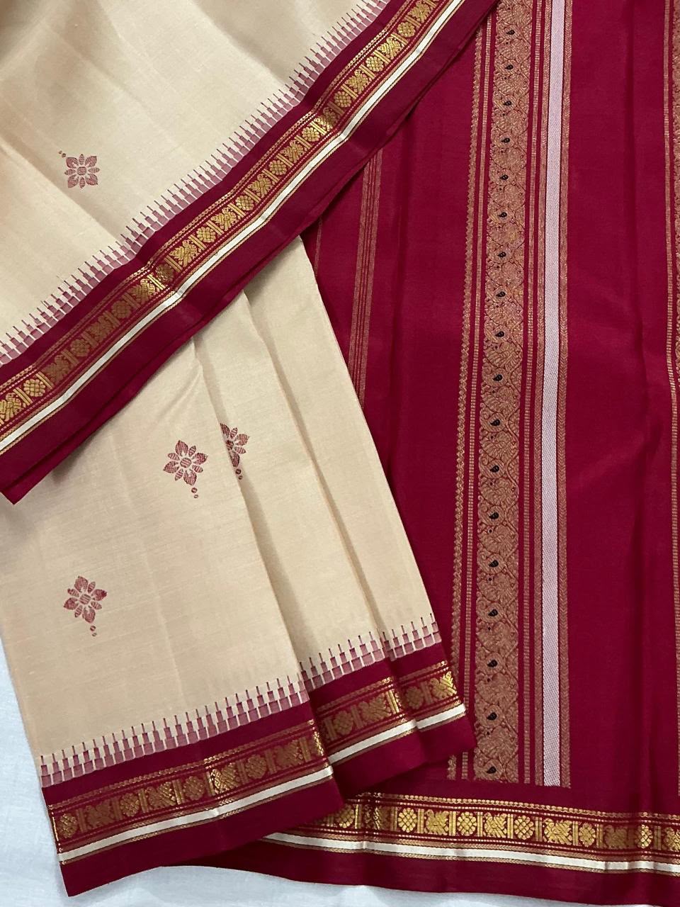 MAATHEY: Small border Kanjivaram Silk (Biscuit &amp; Red Arakku)