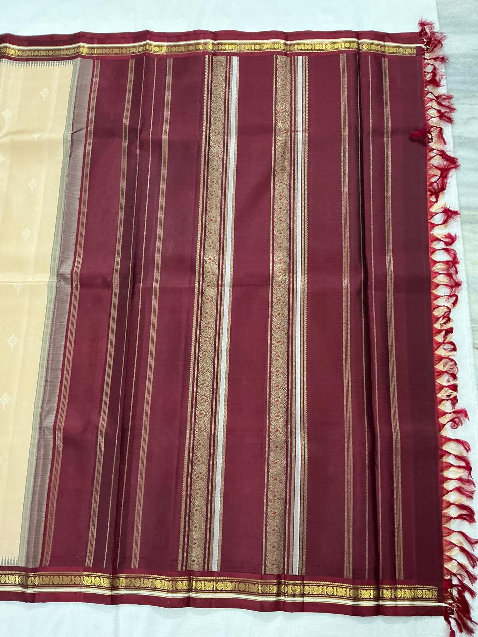 MAATHEY: Small border Kanjivaram Silk (Gold biscuit + Red Arakku)