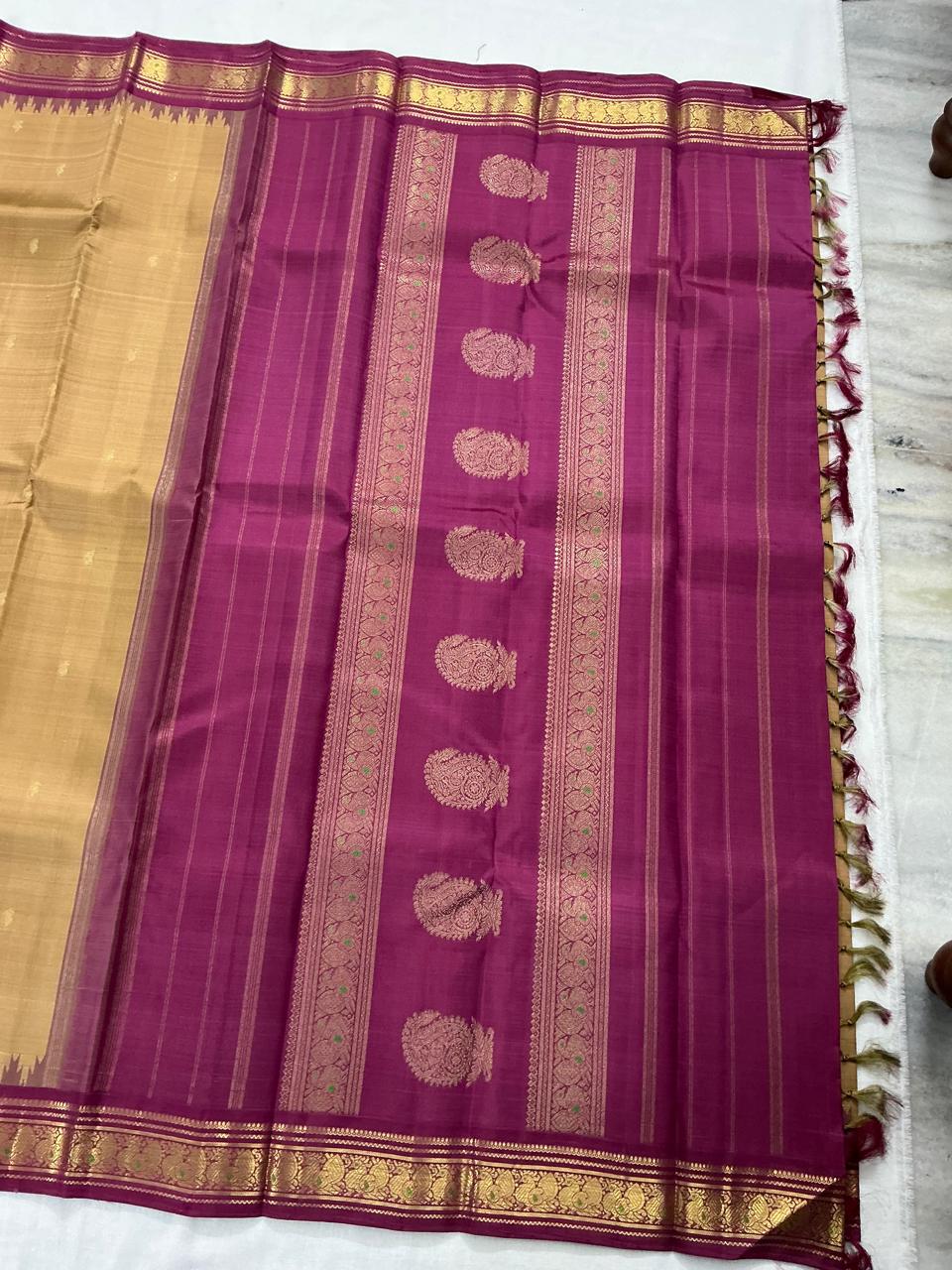 MAATHEY: Small border Korvai Kanjivaram  (Vendhayam)