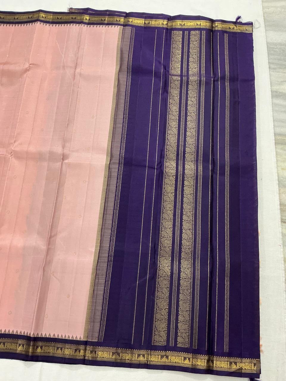 MAATHEY: Small border Korvai Kanjivaram  (Salmon Pink)